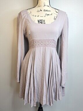 Kimchi Blue Mauve Bell Sleeve Mini Dress Strappy Open Back Lace Inset Size 4